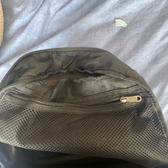 Black backpack - Picture 4 of 4